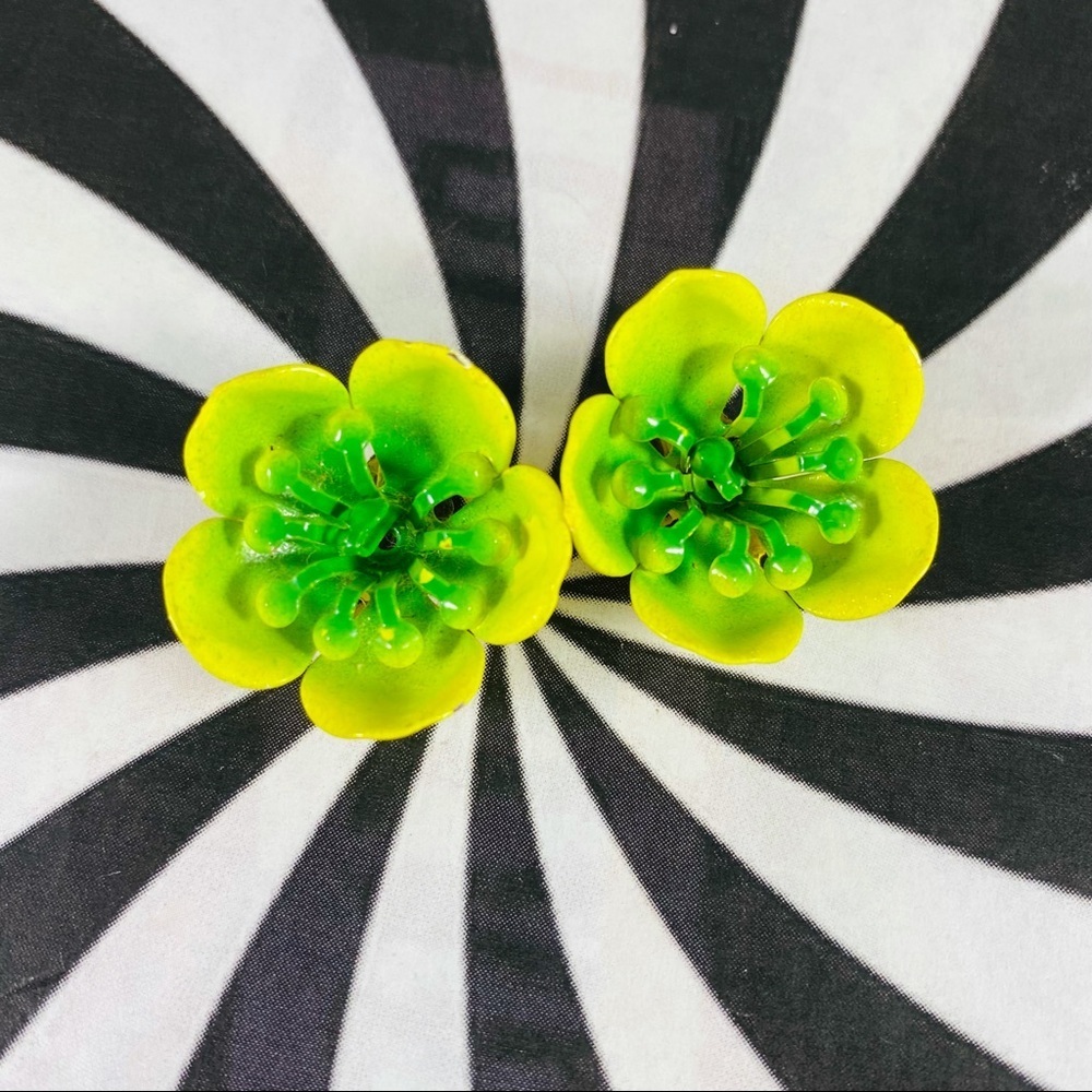 Killer vintage neon yellow and neon green enamel daisy flower clip on earrings